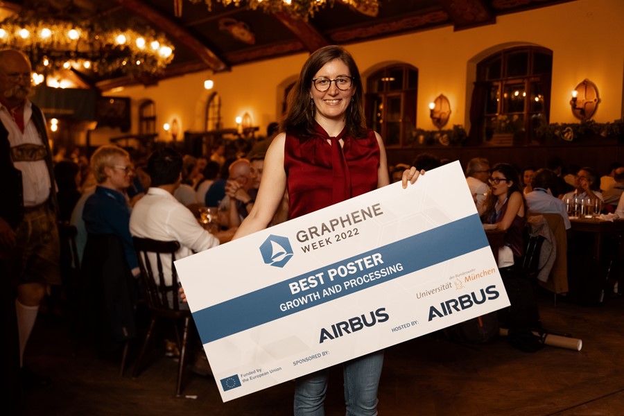 poster winner, Johanna Schirmer with certificate