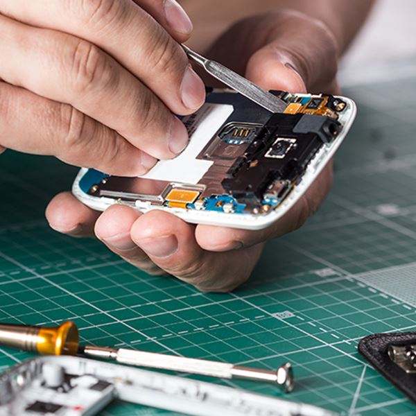 A team of scientists at Graphene Flagship partners KTH Royal Institute of Technology, Sweden, RWTH Aachen University and AMO GmbH, Germany, have exploited the ultra-thin and highly conductive properties of graphene to develop an extremely small accelerometer with exceptional sensitivity.