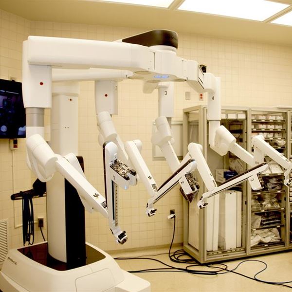 Graphene Flagship Associated Member Atomic Mechanics is designing, manufacturing and commercialising a range of sensor devices with applications in robotic surgery equipment. Image credit: Wikimedia commons (Marcy Sanchez DVIDS)