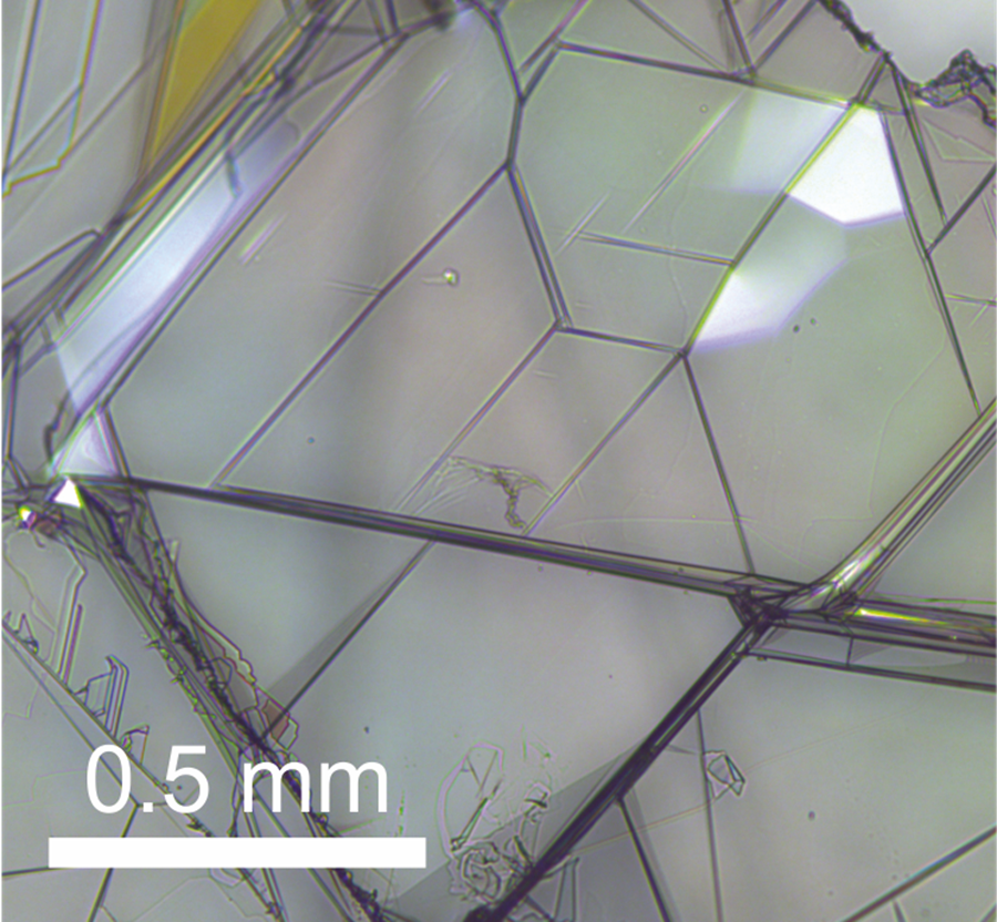 High-quality boron nitride grown at atmospheric pressure