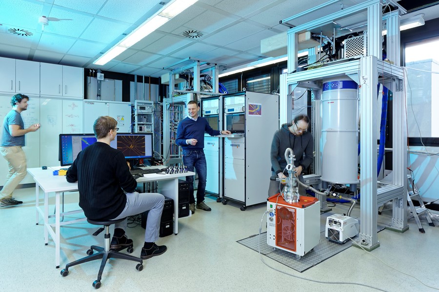 Graphene Flagship Spintronics scientists in the lab.