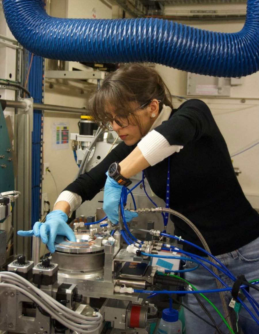 ID10 SURF at European Synchrotron Radiation Facility (ESRF).