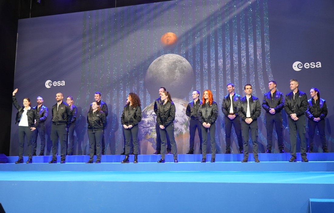 The 17 members of the 2022 ESA astronaut class. Meganne Christian is the third from the left on the first line (Credit: ESA).
