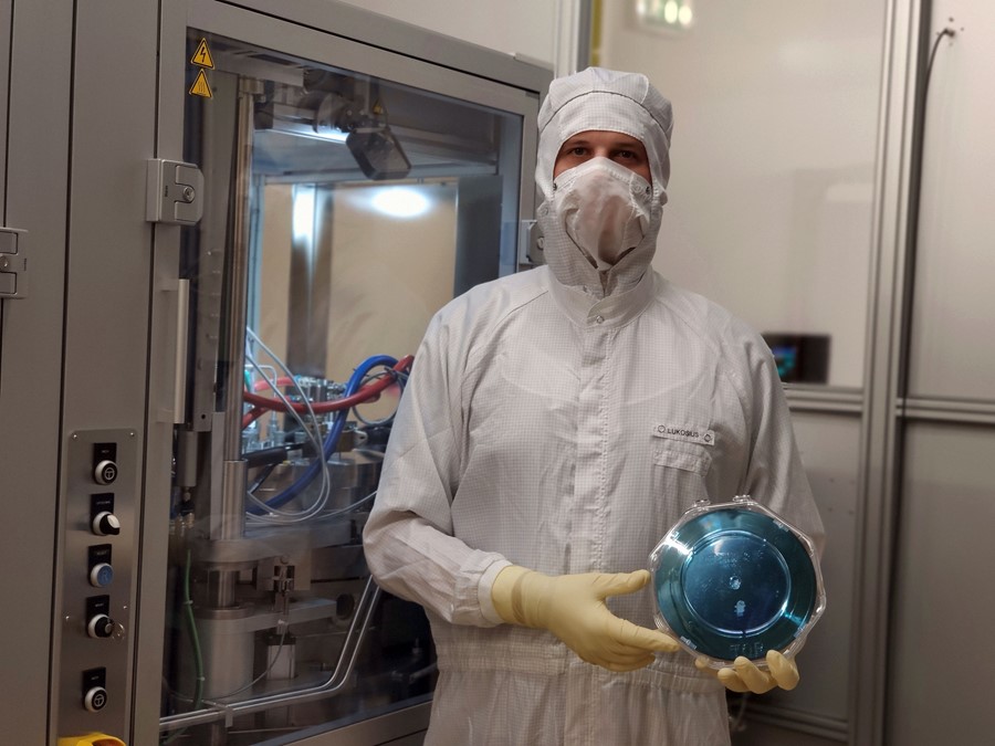 Work package deputy, Mindaugas Lukosius, works in the IHP cleanroom. 