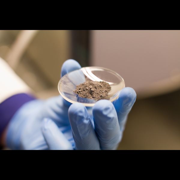 Microscopy image of metal powder functionalised with graphene. Credit: Graphmatech